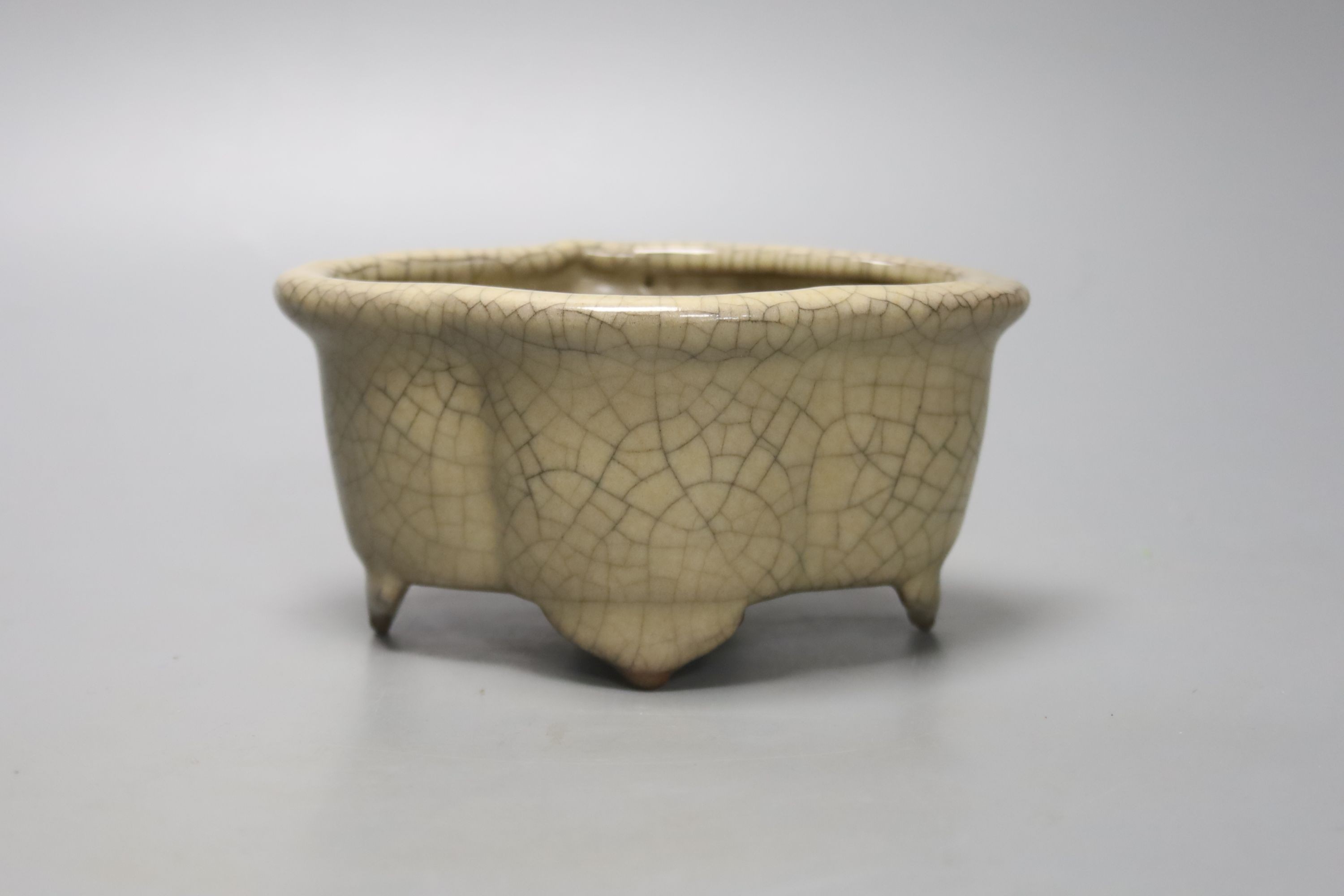 A Chinese crackle glaze jardiniere, length 14cm